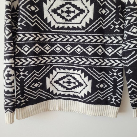 FOREVER 21 Black and Cream Patterned Aztec Navajo Crew Neck Sweater Size S - Picture 5 of 10